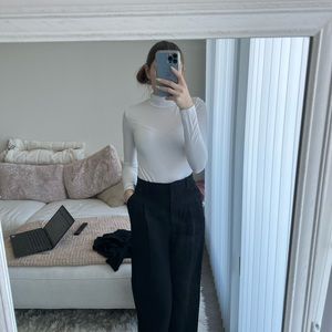 ARITZIA TURTLENECK LONGSLEEVE